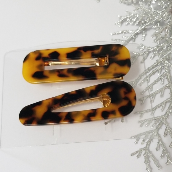 Accessories - New 3/$20 Set of 2 Oversized Hair Clips